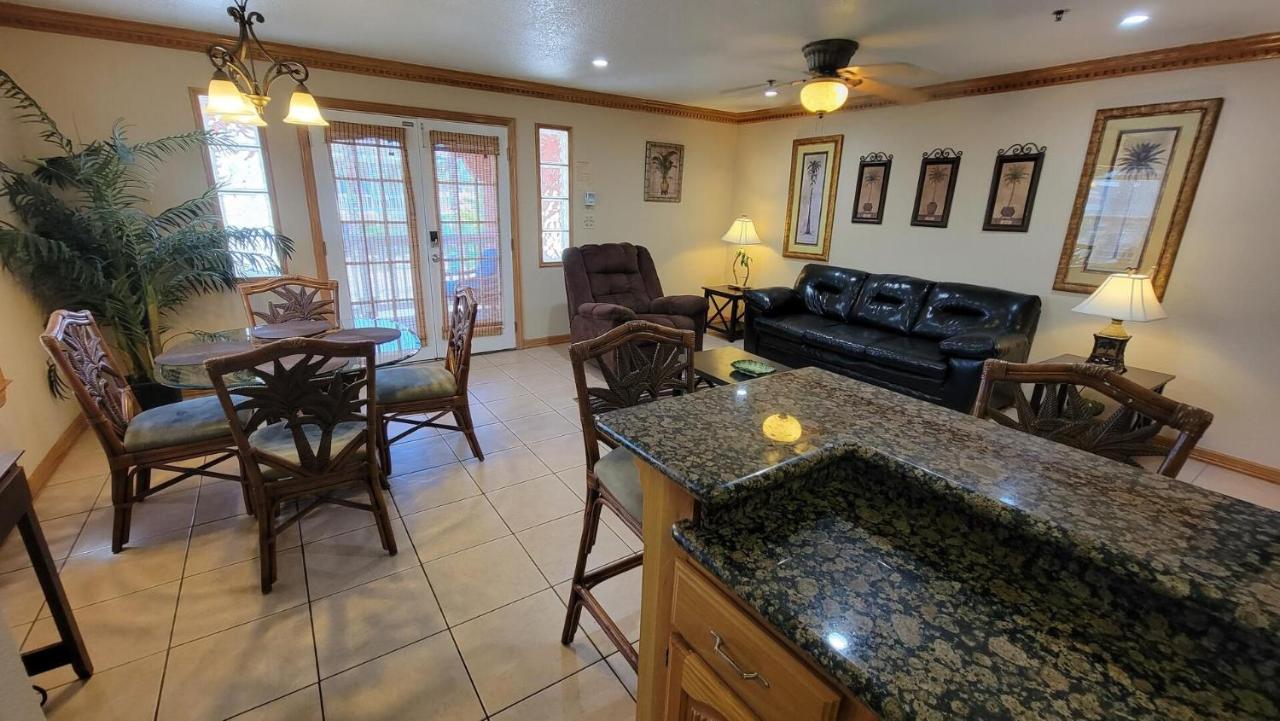 Cozy 2 Bedroom With Big Pool - Campeche Triplex Unit C Home South Padre Island Exteriör bild