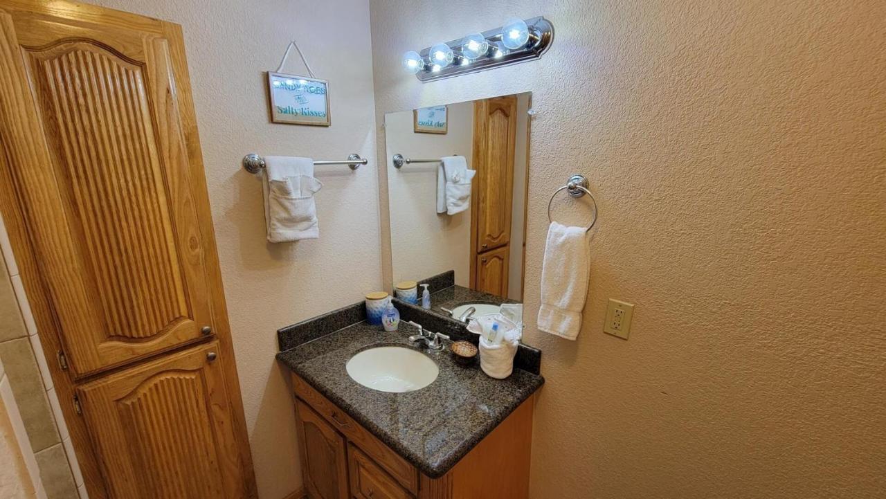 Cozy 2 Bedroom With Big Pool - Campeche Triplex Unit C Home South Padre Island Exteriör bild