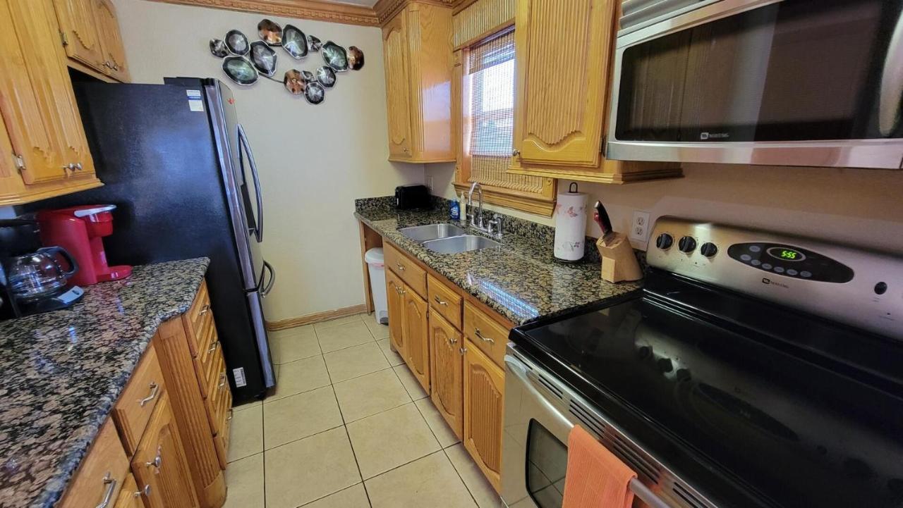 Cozy 2 Bedroom With Big Pool - Campeche Triplex Unit C Home South Padre Island Exteriör bild