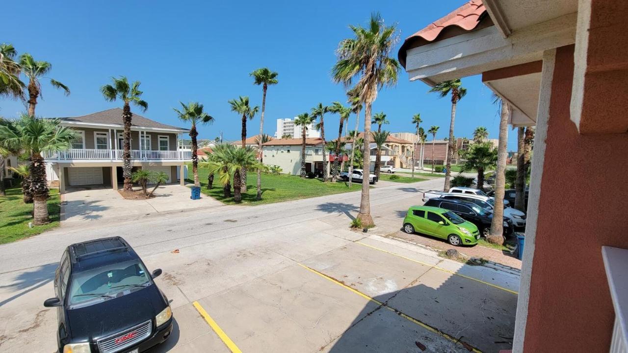 Cozy 2 Bedroom With Big Pool - Campeche Triplex Unit C Home South Padre Island Exteriör bild