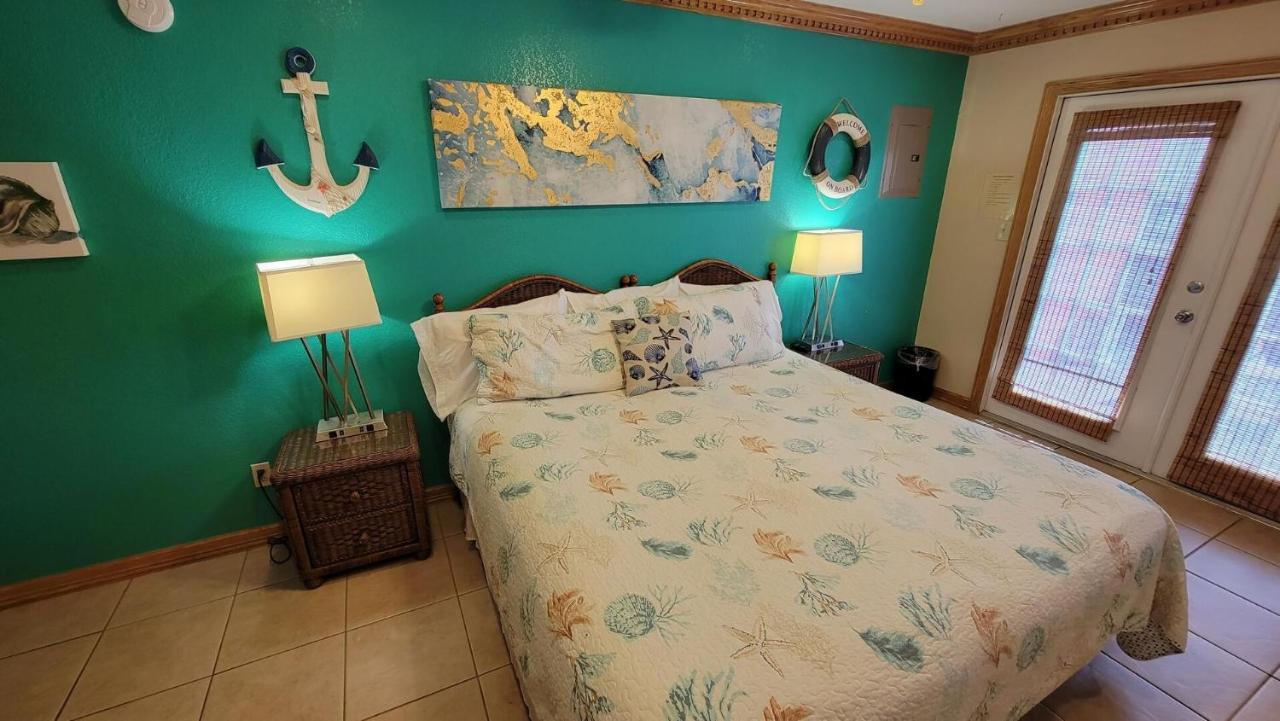 Cozy 2 Bedroom With Big Pool - Campeche Triplex Unit C Home South Padre Island Exteriör bild