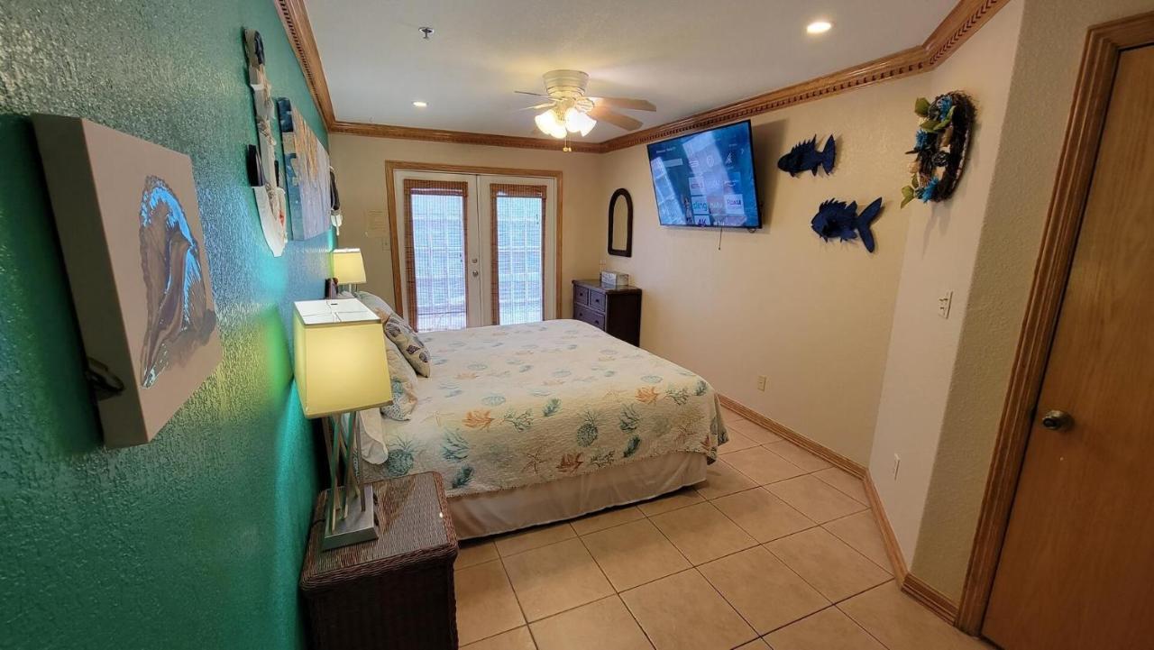 Cozy 2 Bedroom With Big Pool - Campeche Triplex Unit C Home South Padre Island Exteriör bild
