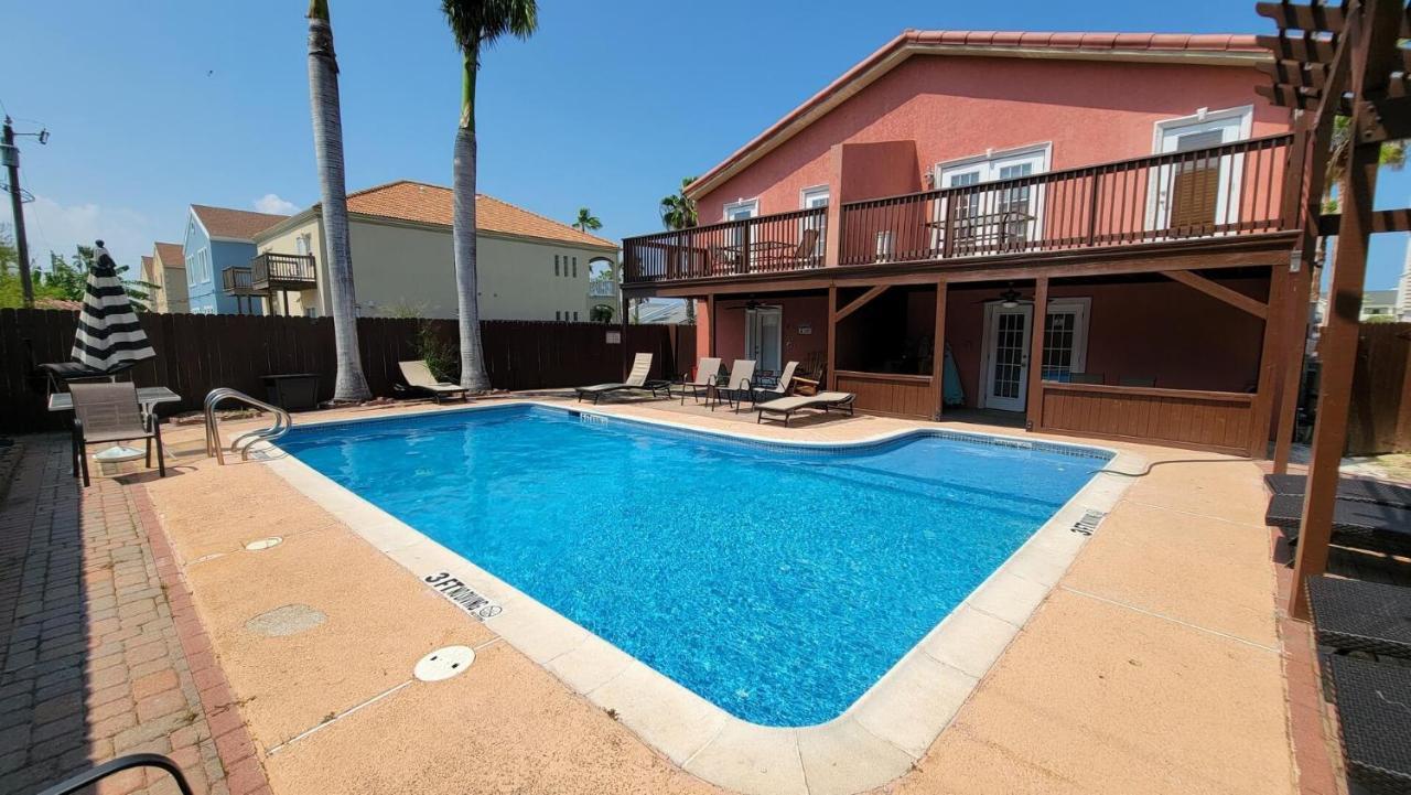 Cozy 2 Bedroom With Big Pool - Campeche Triplex Unit C Home South Padre Island Exteriör bild