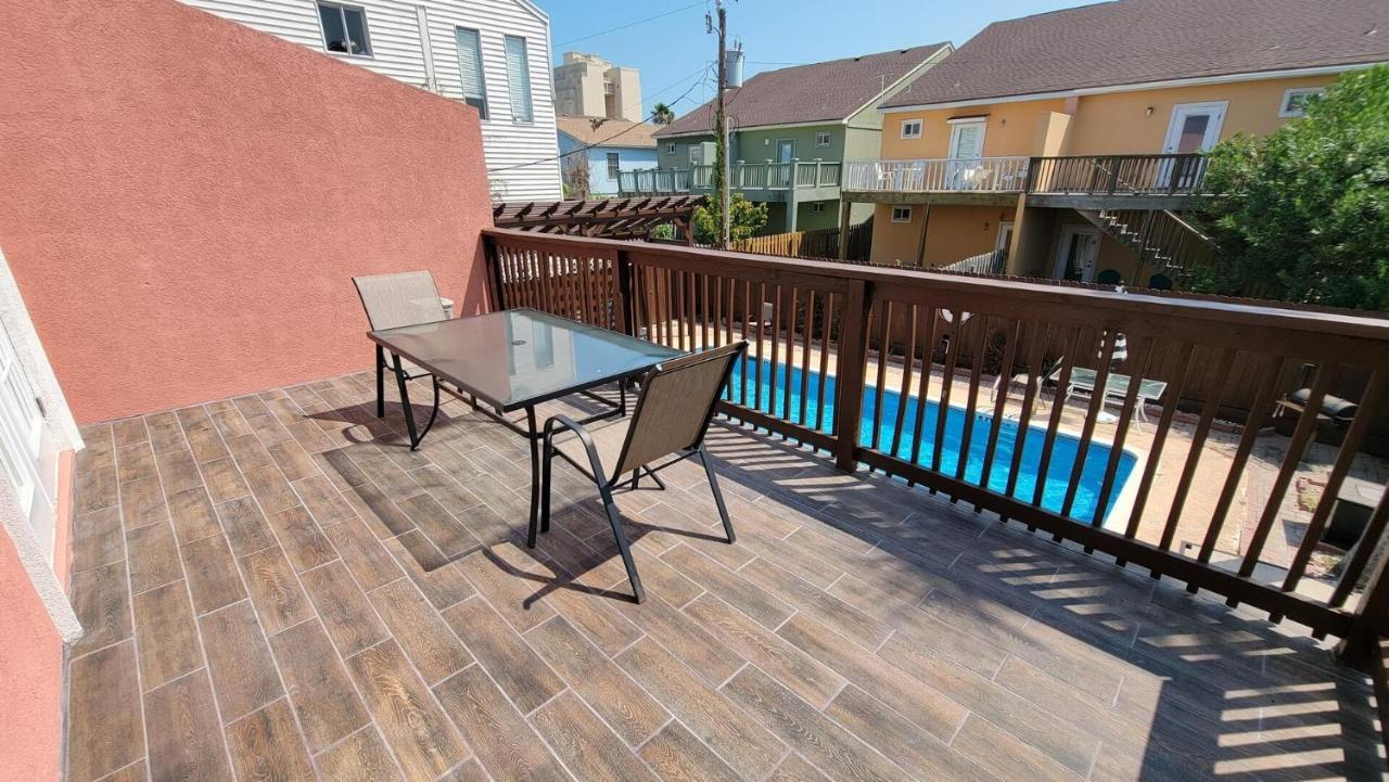 Cozy 2 Bedroom With Big Pool - Campeche Triplex Unit C Home South Padre Island Exteriör bild